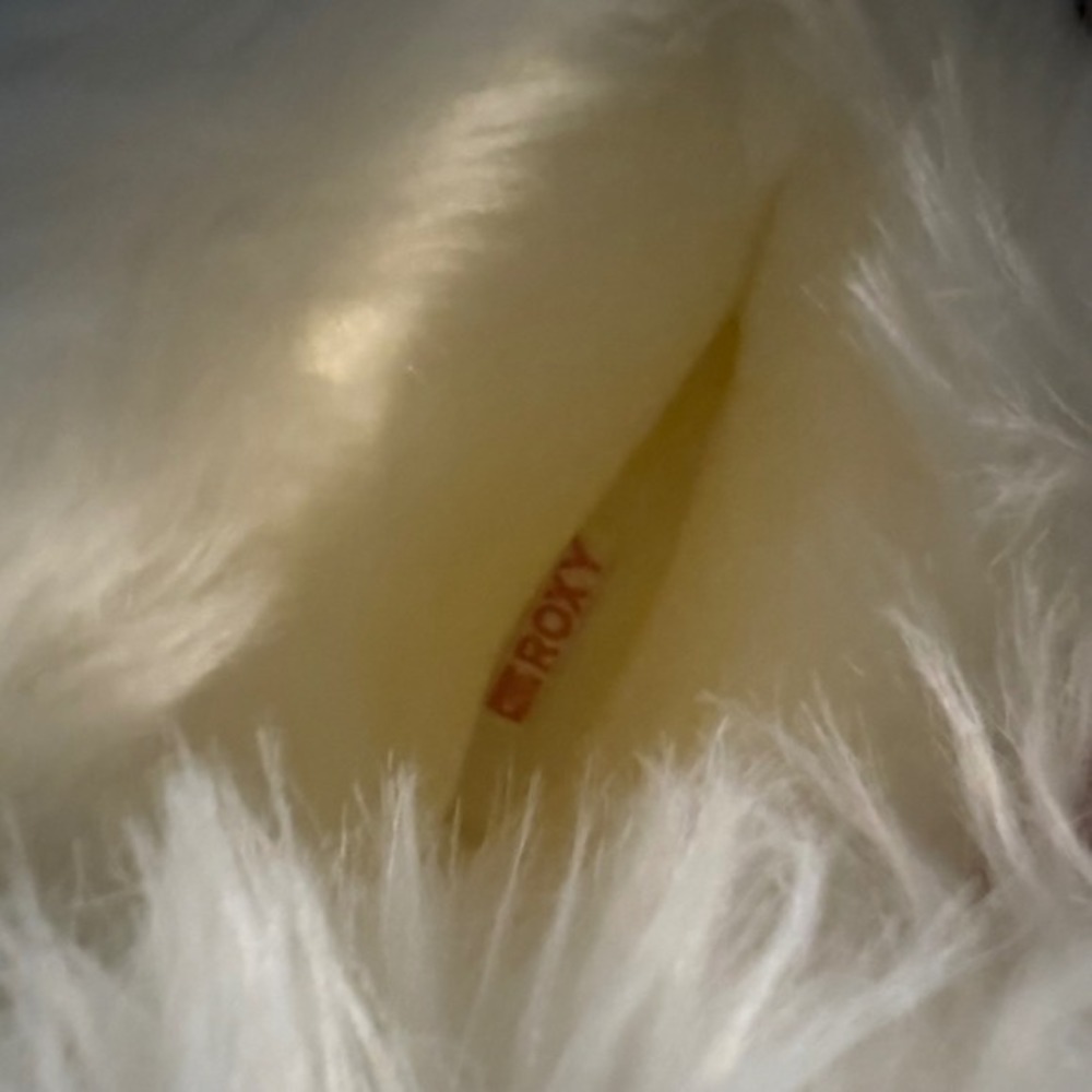 Roxy Sasquatch White Faux Fur Mid-Calf Boots Ribbon Tie Heart Charms Womens L - Picture 6 of 8
